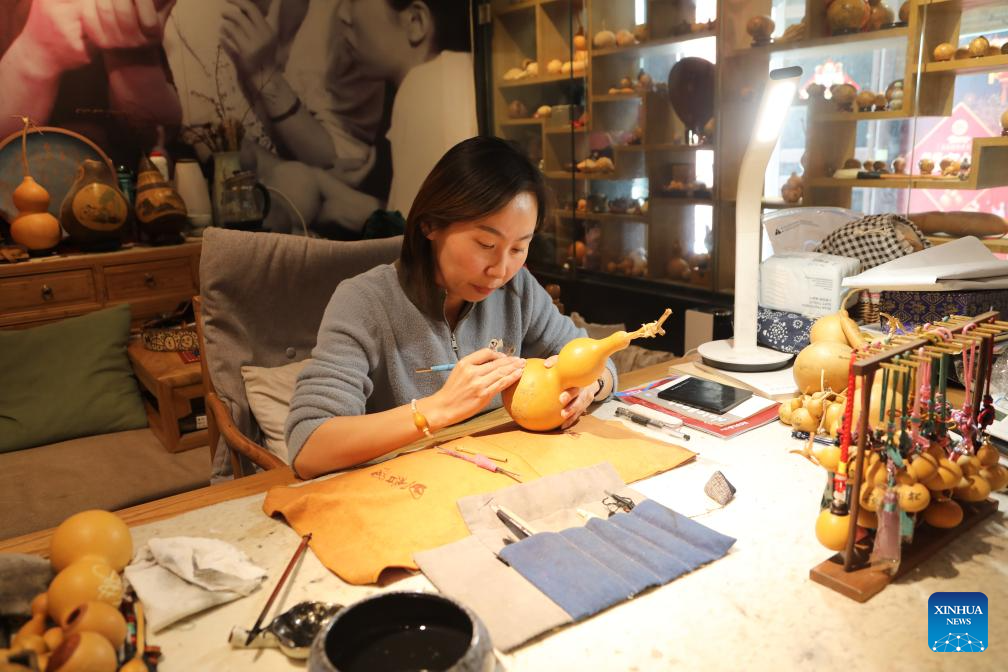 Across China: Sculpting the future: Youth-led revival of gourd carving