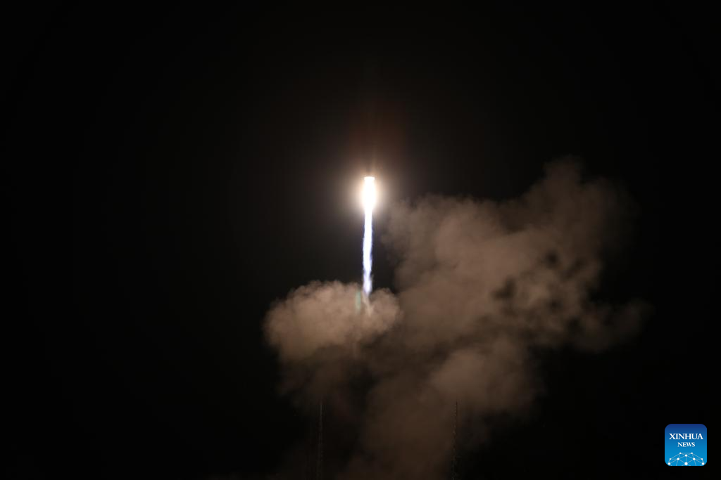 China launches 10 Geely-03 satellites