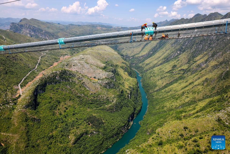 Huajiang grand canyon bridge under construction in Guizhou