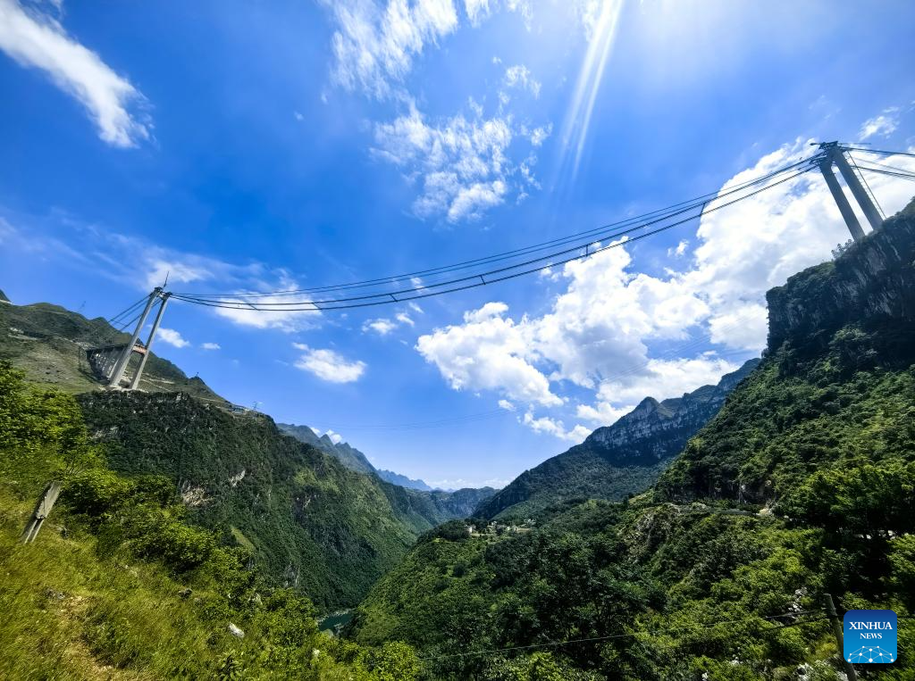 Huajiang grand canyon bridge under construction in Guizhou