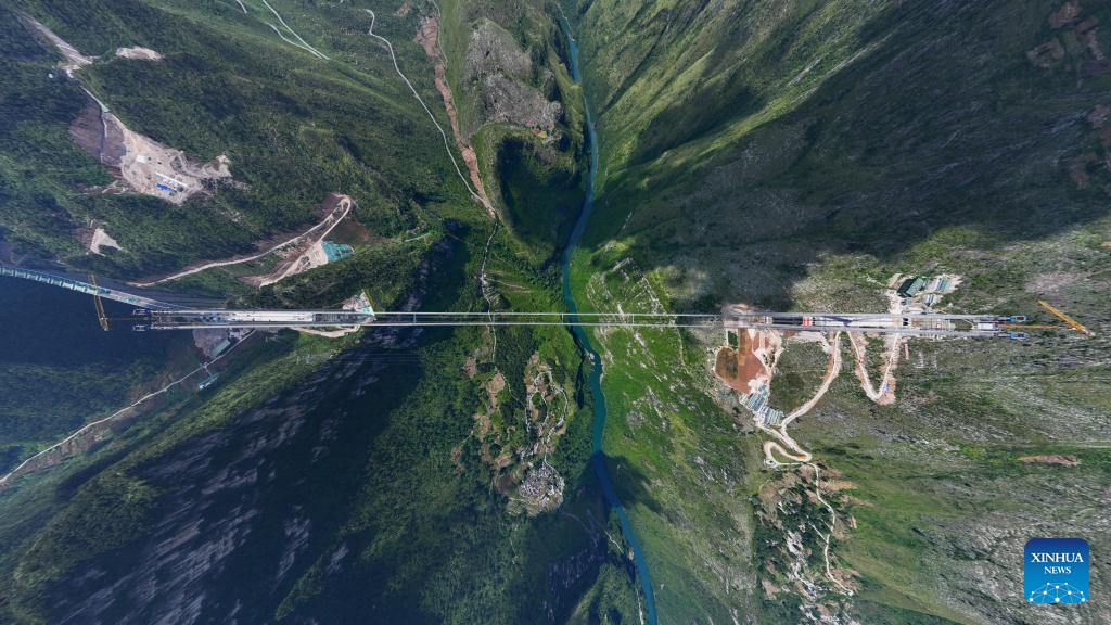 Huajiang grand canyon bridge under construction in Guizhou