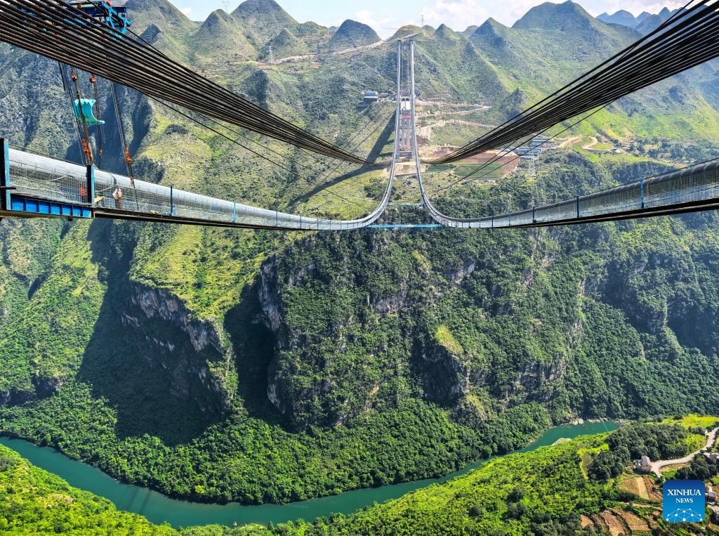 Huajiang grand canyon bridge under construction in Guizhou