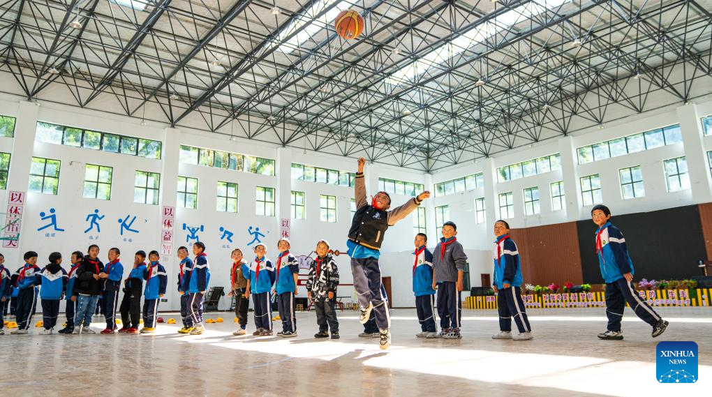 Paired-up assistance boosts Xizang's education development