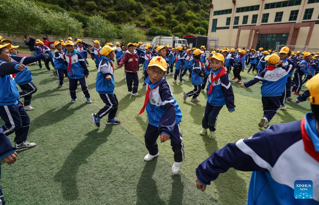 Paired-up assistance boosts Xizang's education development