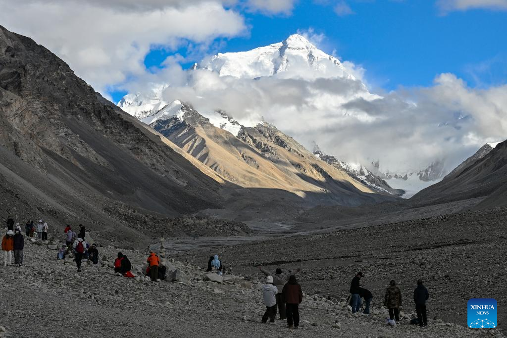 Scenery of Mount Qomolangma in Xizang