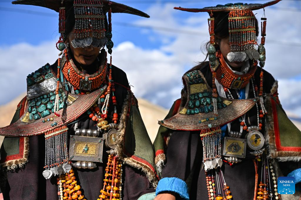 Villagers display folk costume in Pulan County, SW China's Xizang