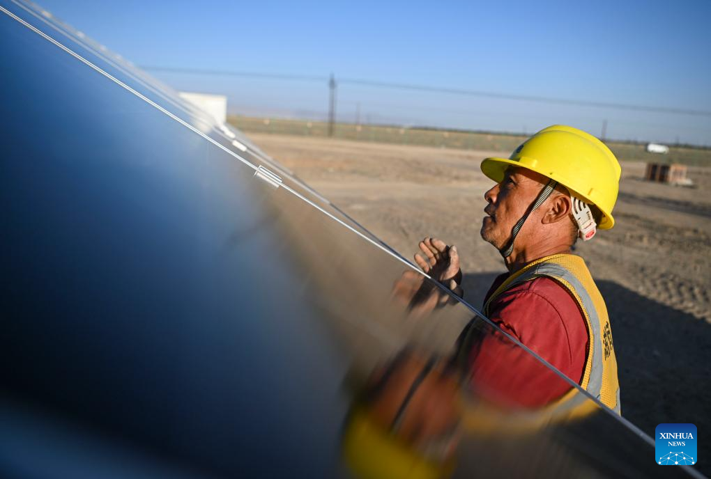 Local authorities accelerate development of solar power industry in Hami City, NW China