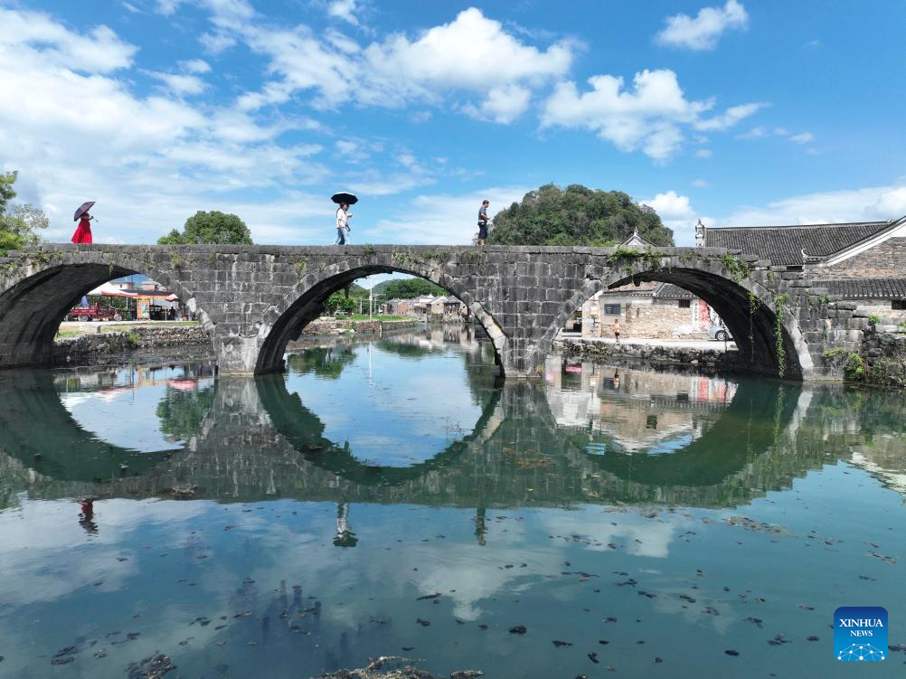 Chinese enjoy three-day holiday for Mid-Autumn Festival