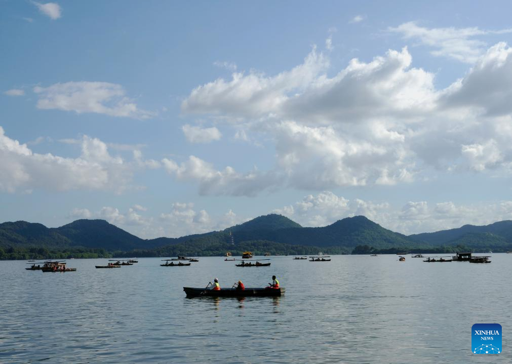 Chinese enjoy three-day holiday for Mid-Autumn Festival