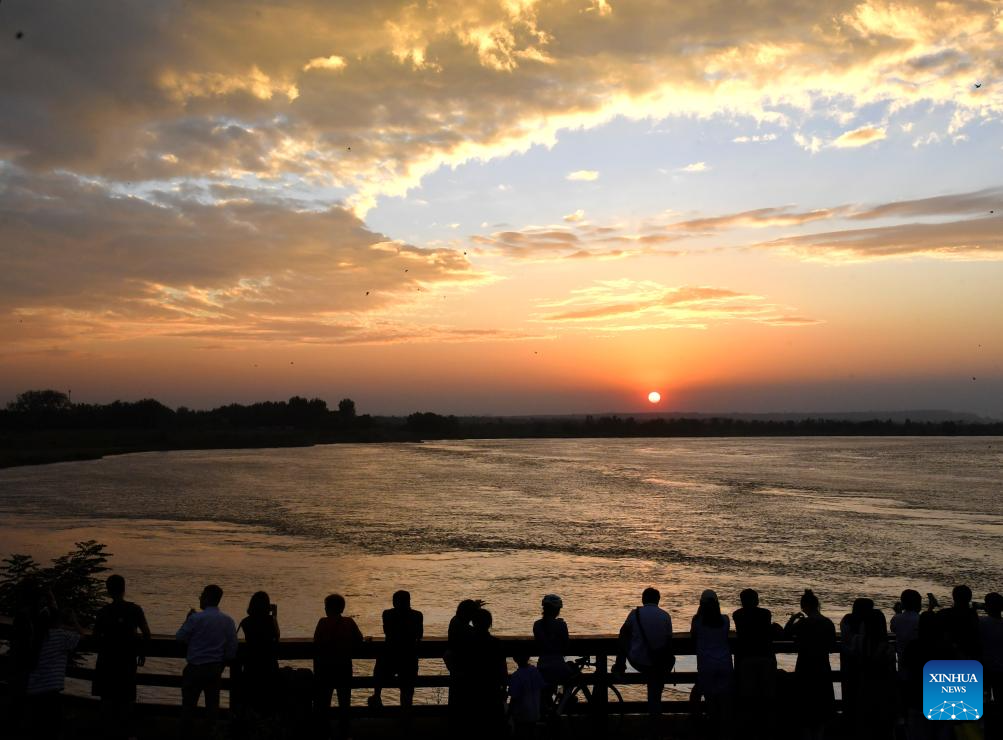 Chinese enjoy three-day holiday for Mid-Autumn Festival