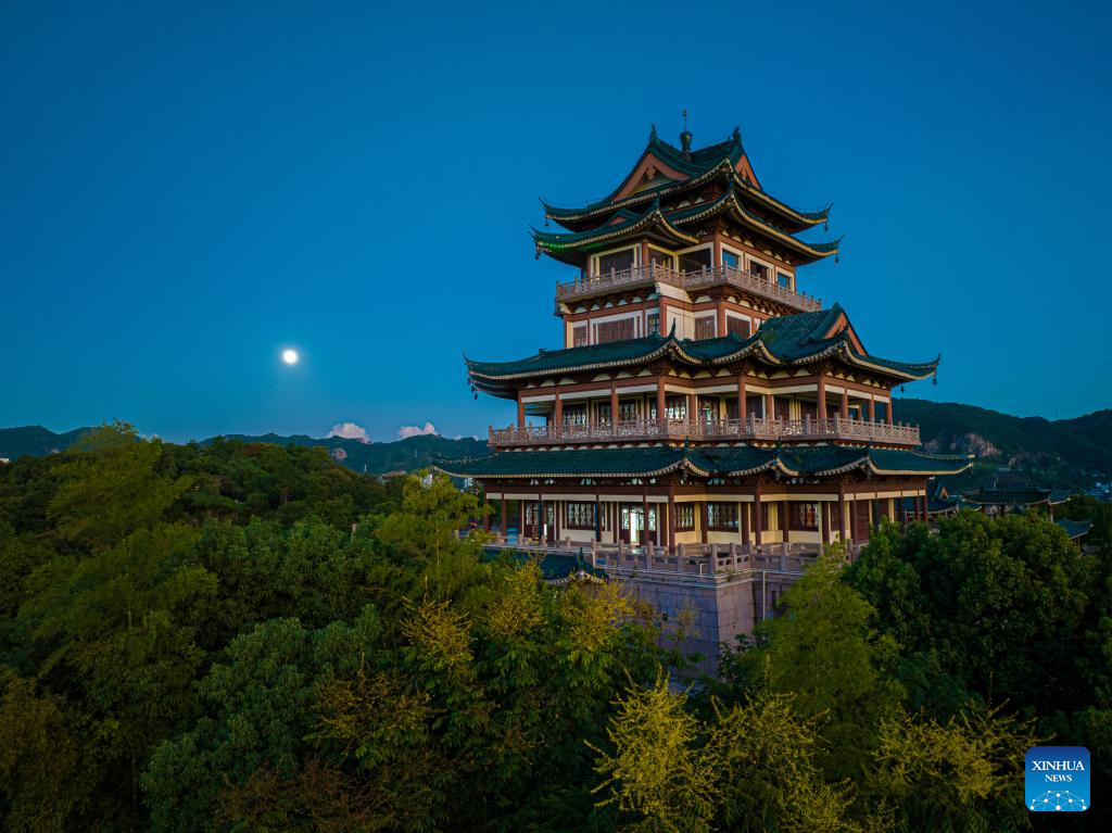 Full moon shines on night of Mid-Autumn Festival in China