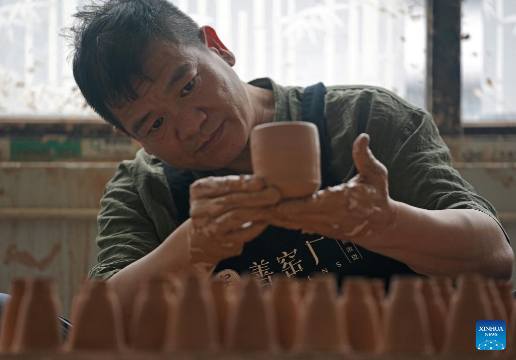 In pics: Ru porcelain enthusiast molds passion into career in China's 