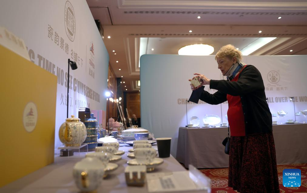 China's porcelain capital showcases porcelain culture in London