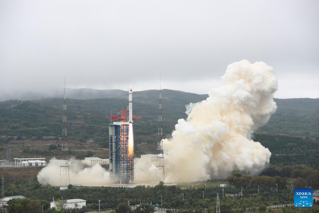 China successfully launches 6 new satellites