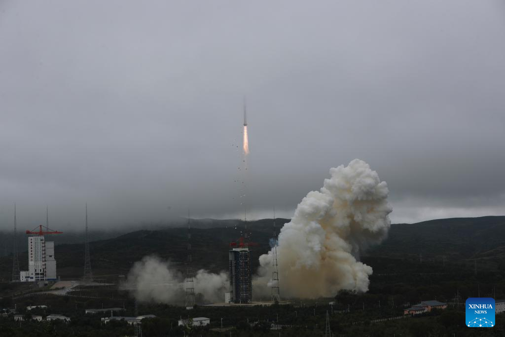 China successfully launches 6 new satellites