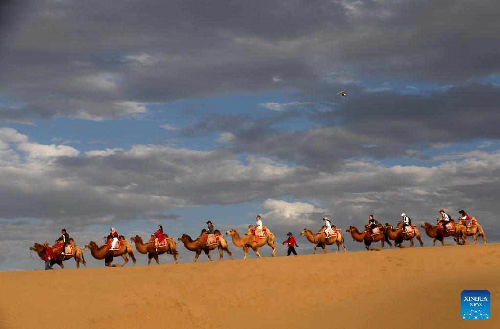 China sees travel surge during Mid-Autumn Festival holiday