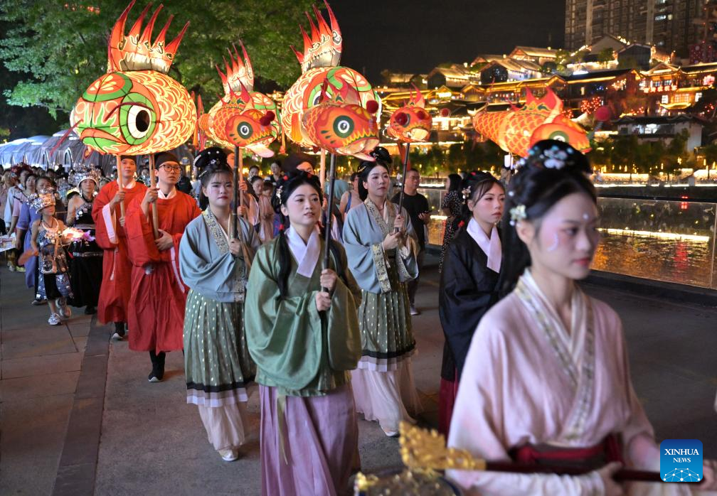 China sees travel surge during Mid-Autumn Festival holiday