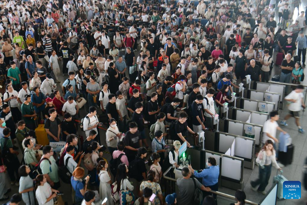 China sees travel surge during Mid-Autumn Festival holiday