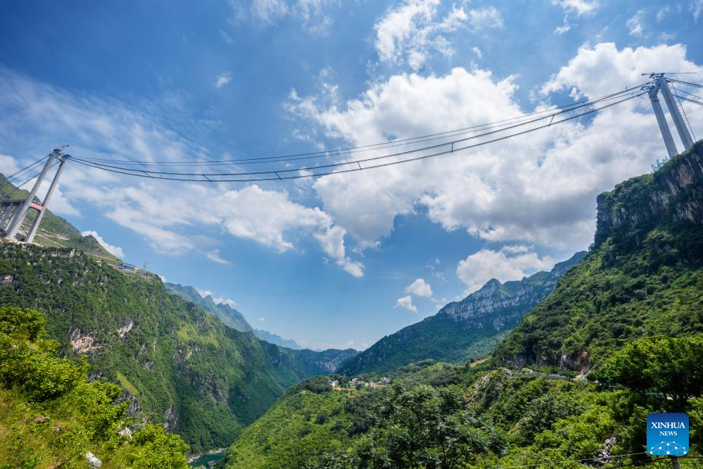 Huajiang grand canyon bridge under construction in Guizhou