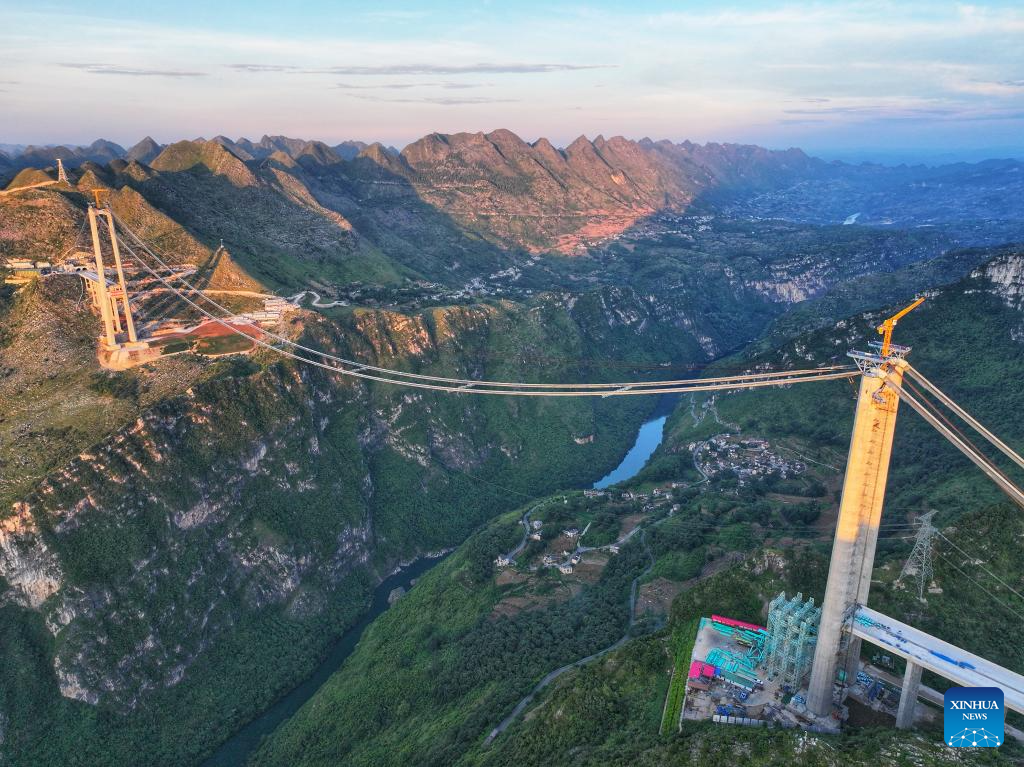 Huajiang grand canyon bridge under construction in Guizhou