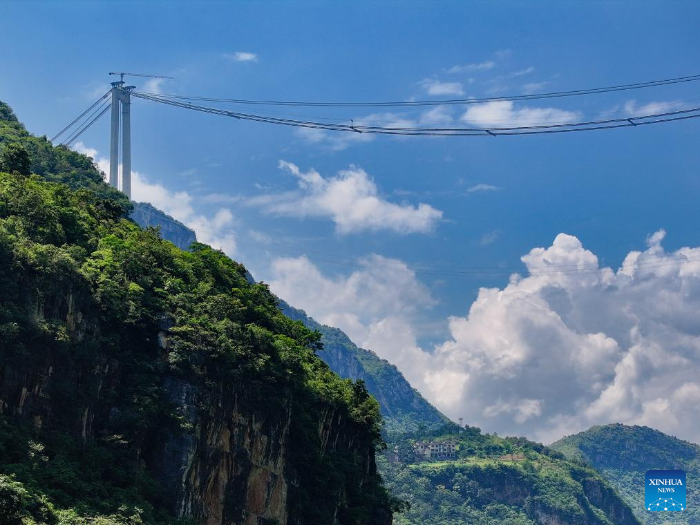 Huajiang grand canyon bridge under construction in Guizhou