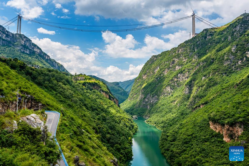 Huajiang grand canyon bridge under construction in Guizhou