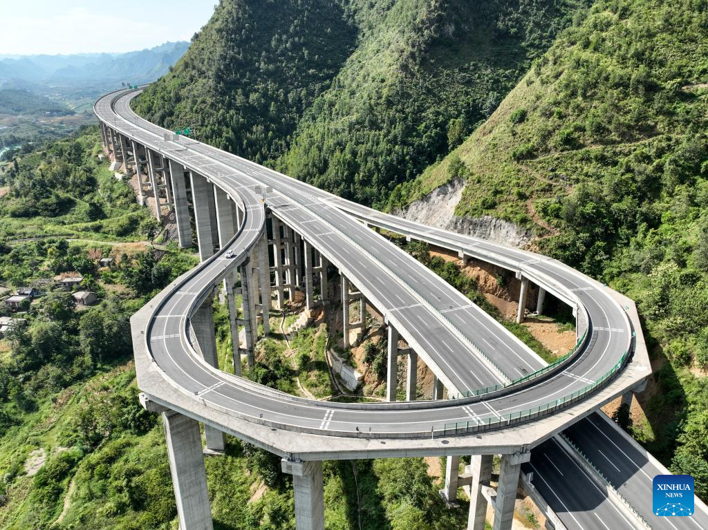 In pics: gigantic bridges in China's Guizhou