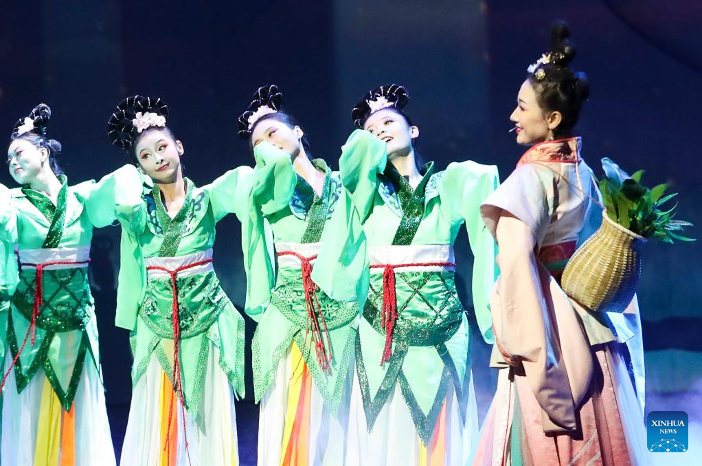 Performance featuring Dunhuang music and dance staged during 7th Silk Road (Dunhuang) Int'l Cultural Expo