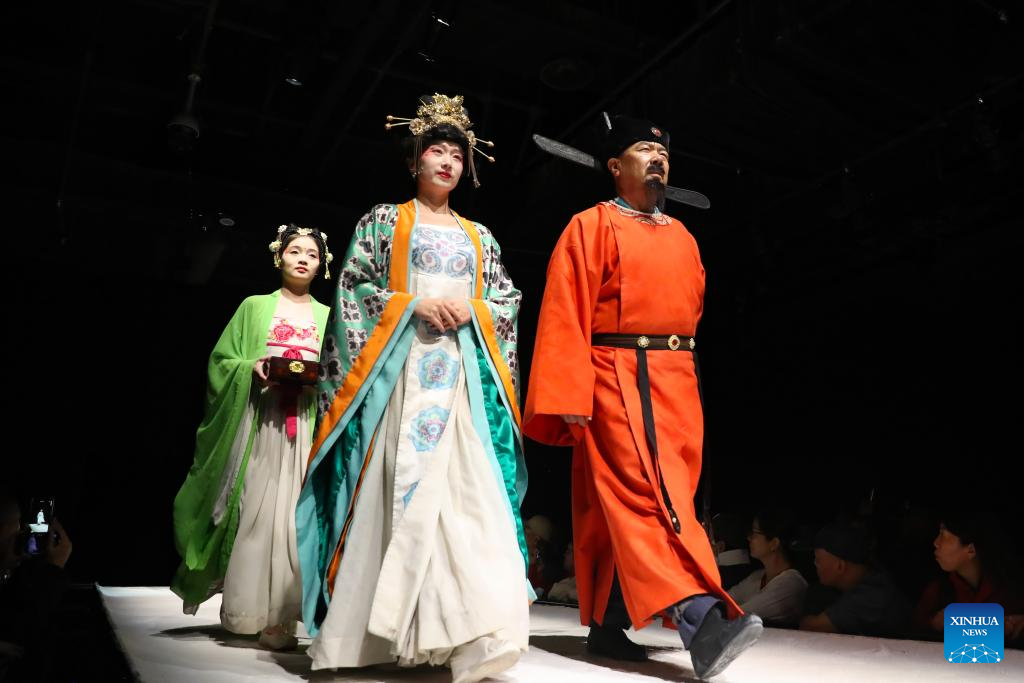 Performance featuring Dunhuang music and dance staged during 7th Silk Road (Dunhuang) Int'l Cultural Expo