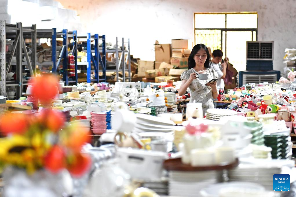 Explore ceramic-making techniques in Liling of central China's Hunan