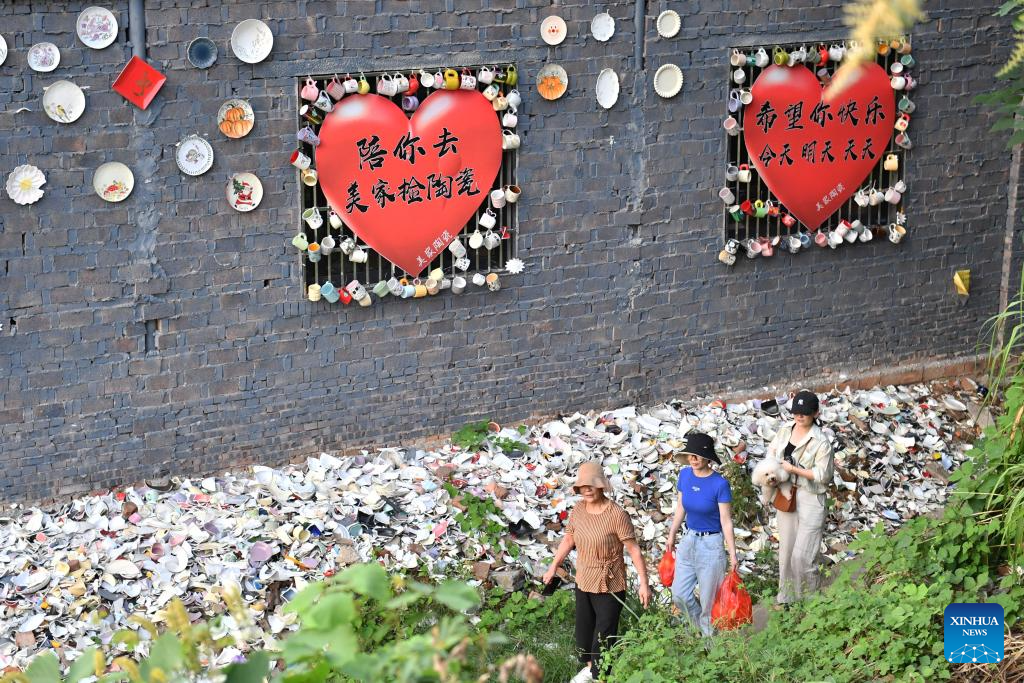 Explore ceramic-making techniques in Liling of central China's Hunan