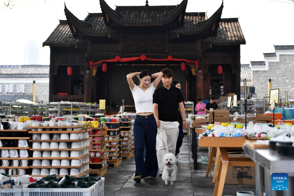 Explore ceramic-making techniques in Liling of central China's Hunan