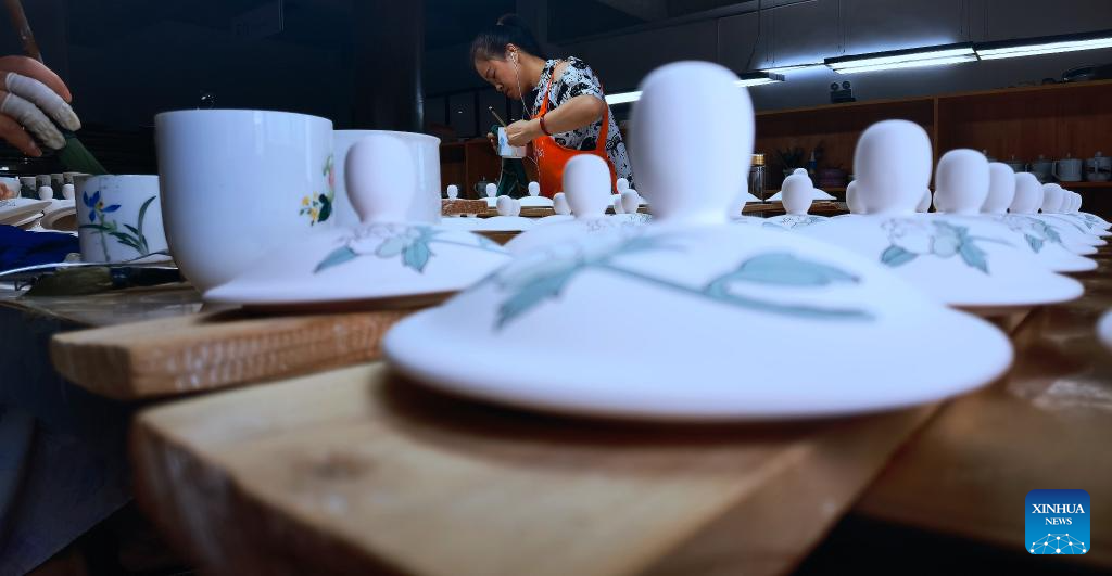 Explore ceramic-making techniques in Liling of central China's Hunan