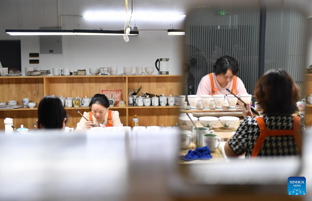 Explore ceramic-making techniques in Liling of central China's Hunan