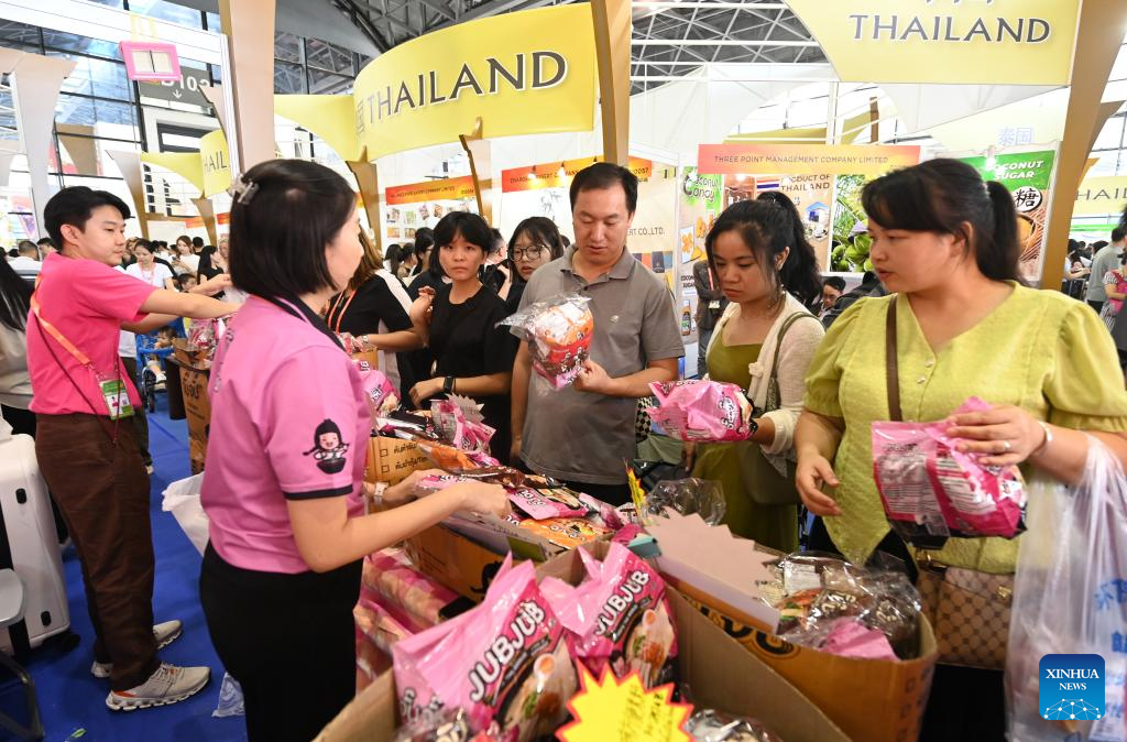 Diverse international products attract visitors at 21st China-ASEAN Expo in Nanning