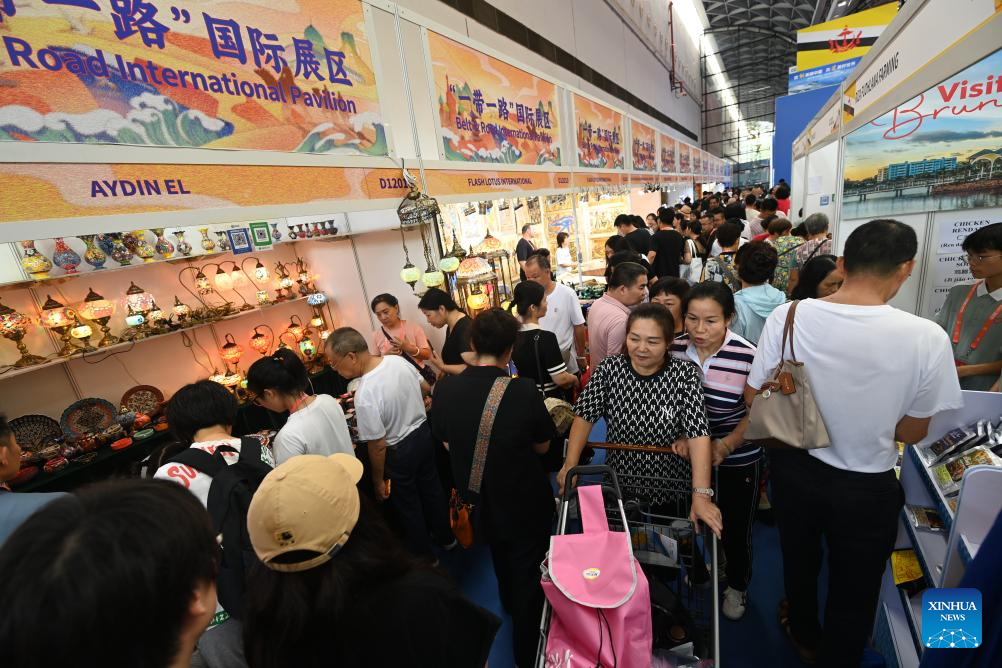 Diverse international products attract visitors at 21st China-ASEAN Expo in Nanning