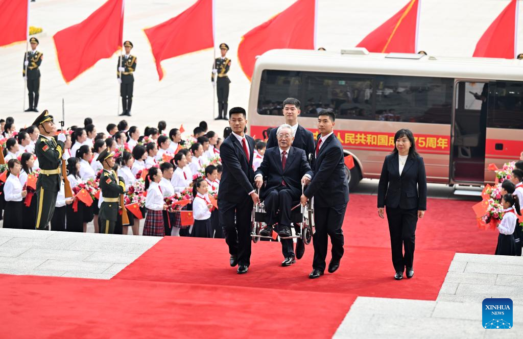 China holds ceremony awarding highest state honors