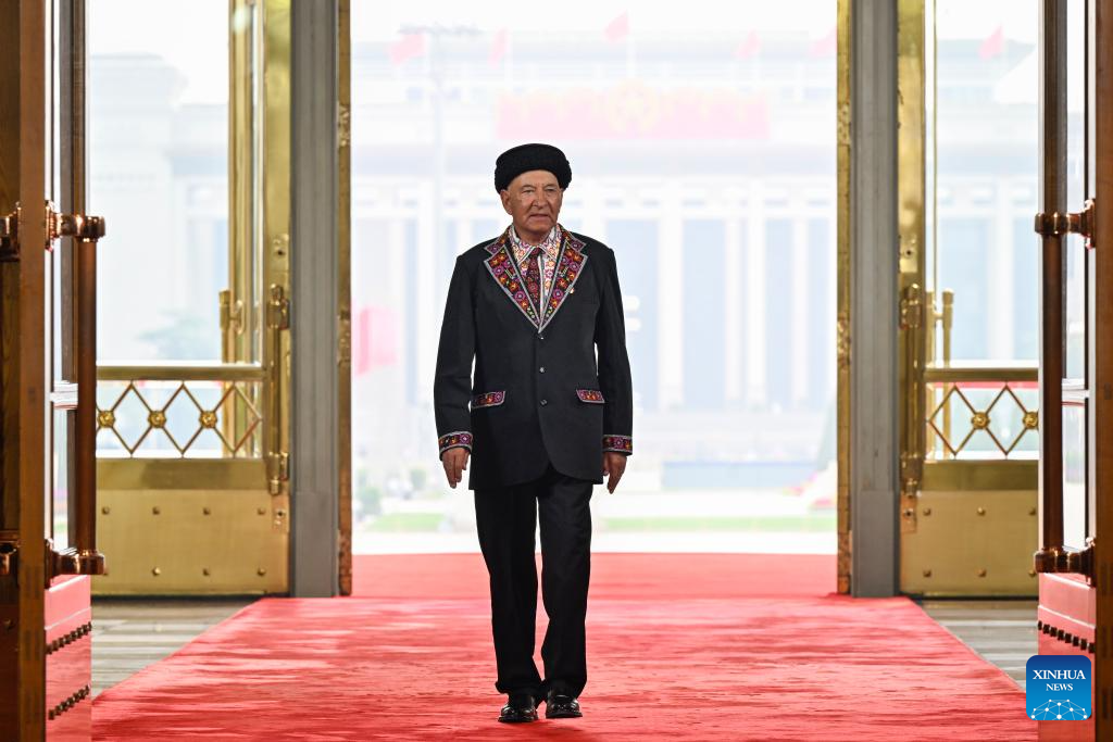 China holds ceremony awarding highest state honors