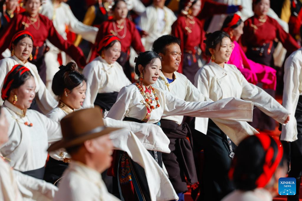 Celebration held ahead of 75th founding anniversary of PRC in Sichuan