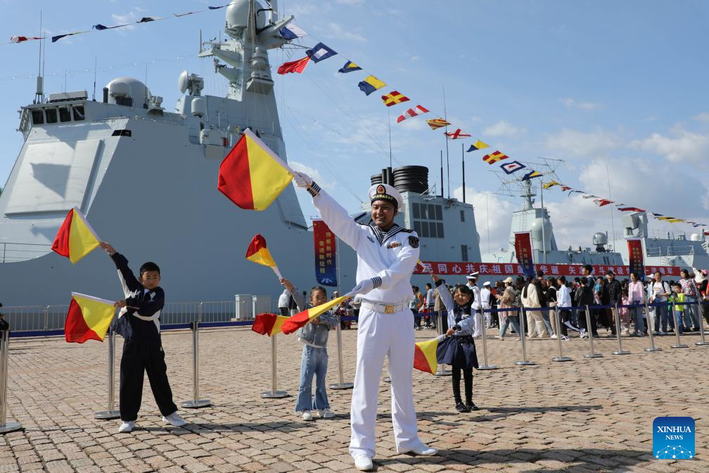 Chinese naval ships open to public tours during National Day holiday