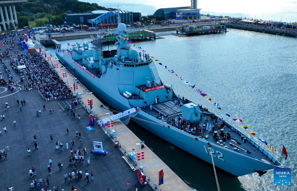 Chinese naval ships open to public tours during National Day holiday