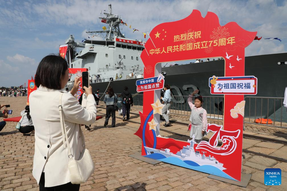 Chinese naval ships open to public tours during National Day holiday