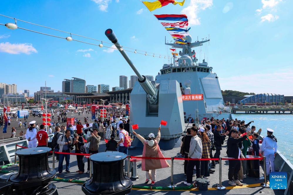 Chinese naval ships open to public tours during National Day holiday