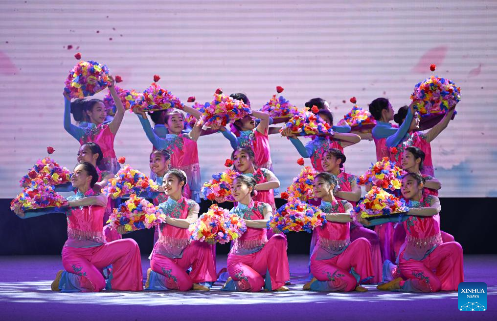 Hainan-featured art performance enlivens Haikou during National Day Holiday