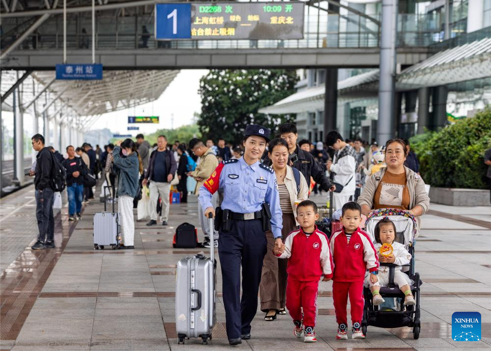 China sees surge in return trips as holiday nears end