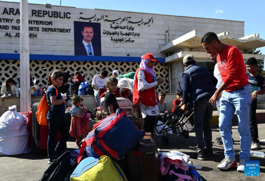 UN refugee agency chief visits Syria-Lebanon border