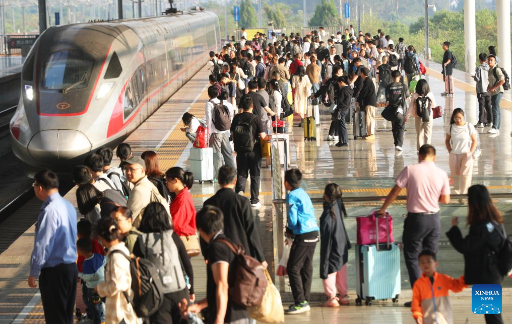 Passenger trips surge as National Day holiday concludes