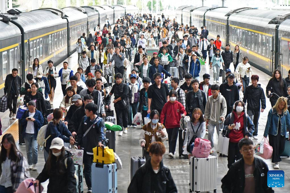 Passenger trips surge as National Day holiday concludes