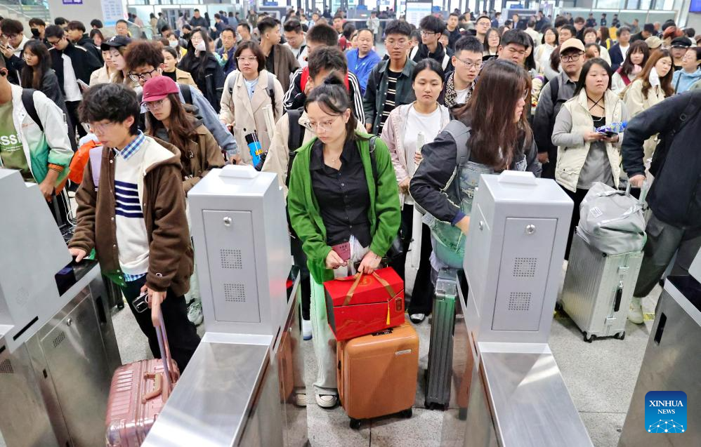 Passenger trips surge as National Day holiday concludes