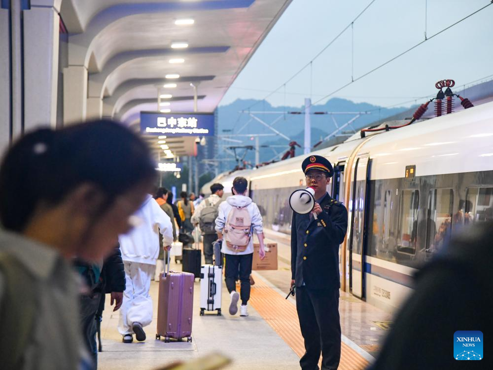 Passenger trips surge as National Day holiday concludes